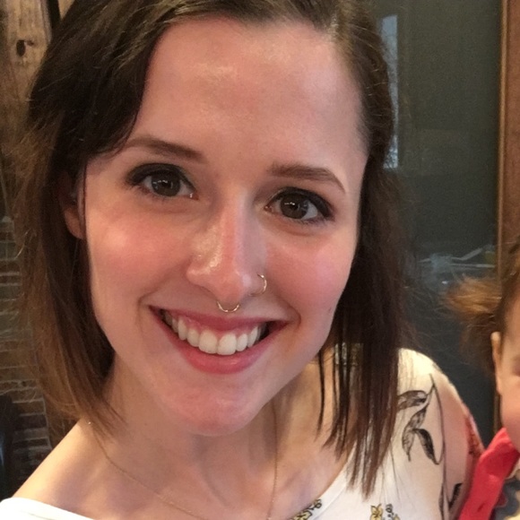 Meet your Posher, Stephanie - Picture 2 of 2